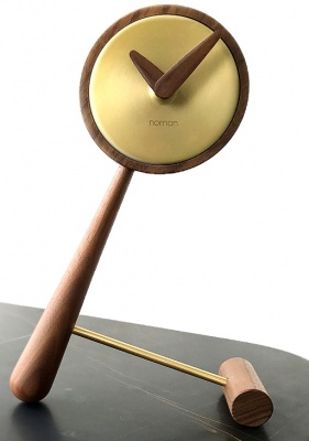 Designové stolní hodiny Nomon Small Puntero Gold 26cm
Click to view the picture detail.